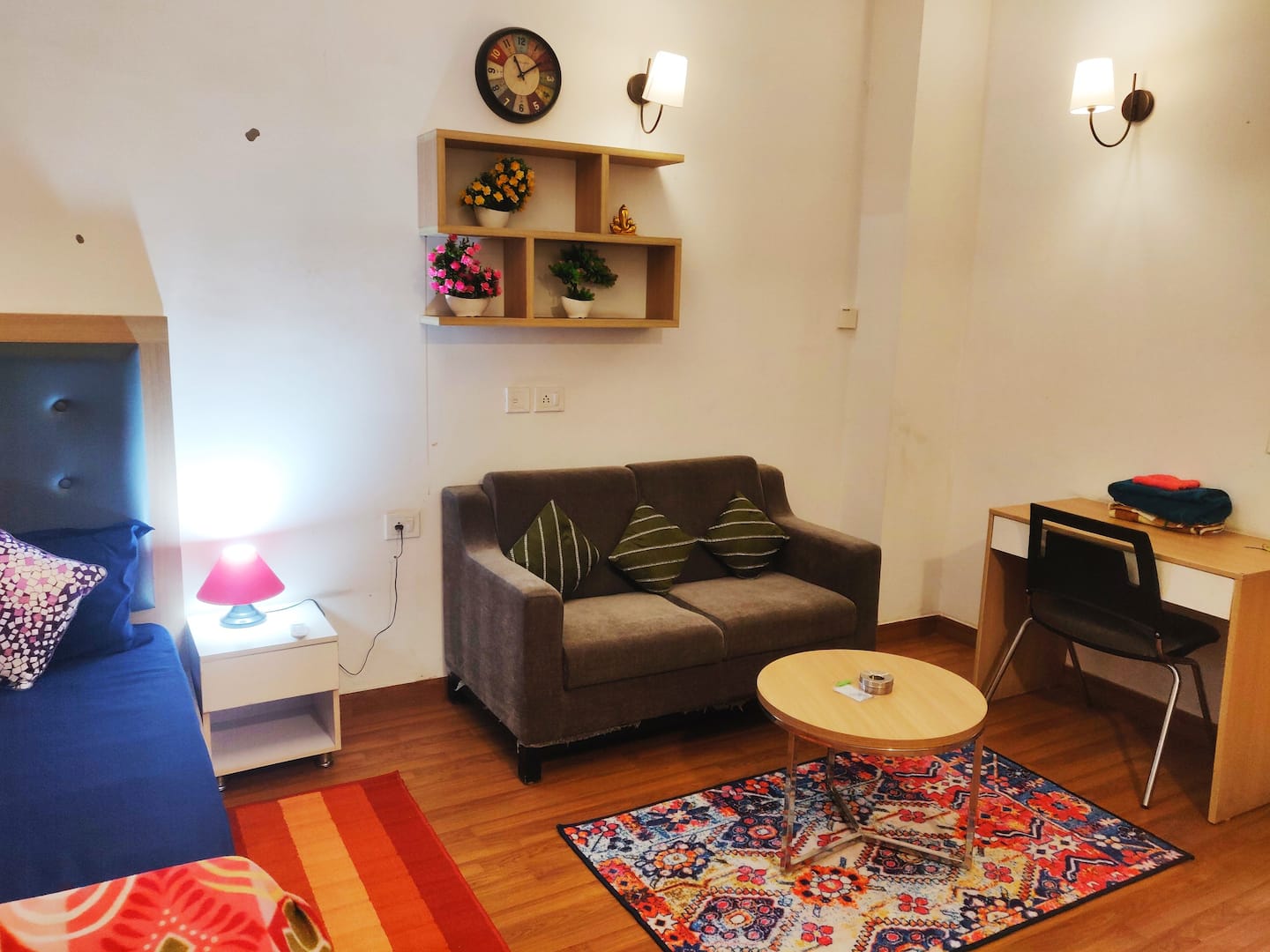 UNO HOMES - AMAZING PLACE TO STAY & CHILL IN NOIDA - Tap to explore photos