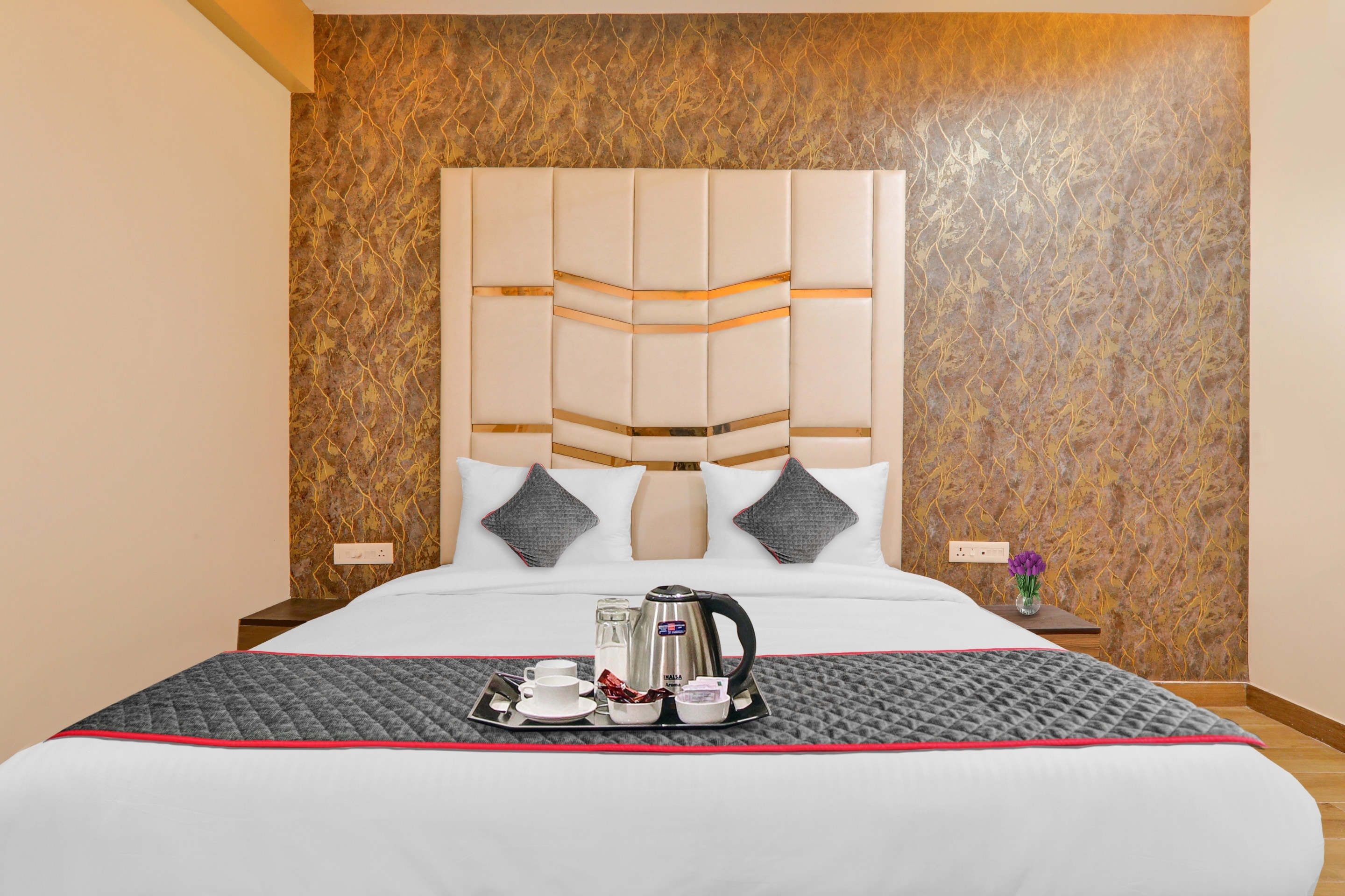 OYO 702892 Hotel Blueline - Tap to explore photos