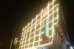 Hotel De Clark @ Delhi Airport with Free Parking, Delhi