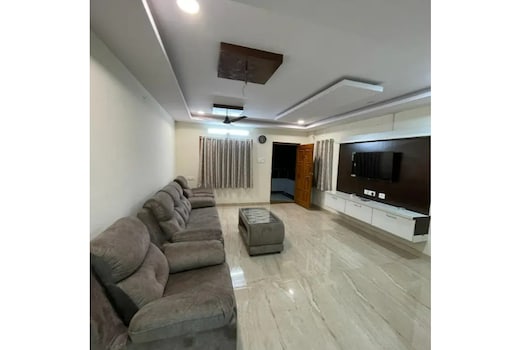 Stunning 3 BHK Full Furnished in Vishalakshi Nagar  101