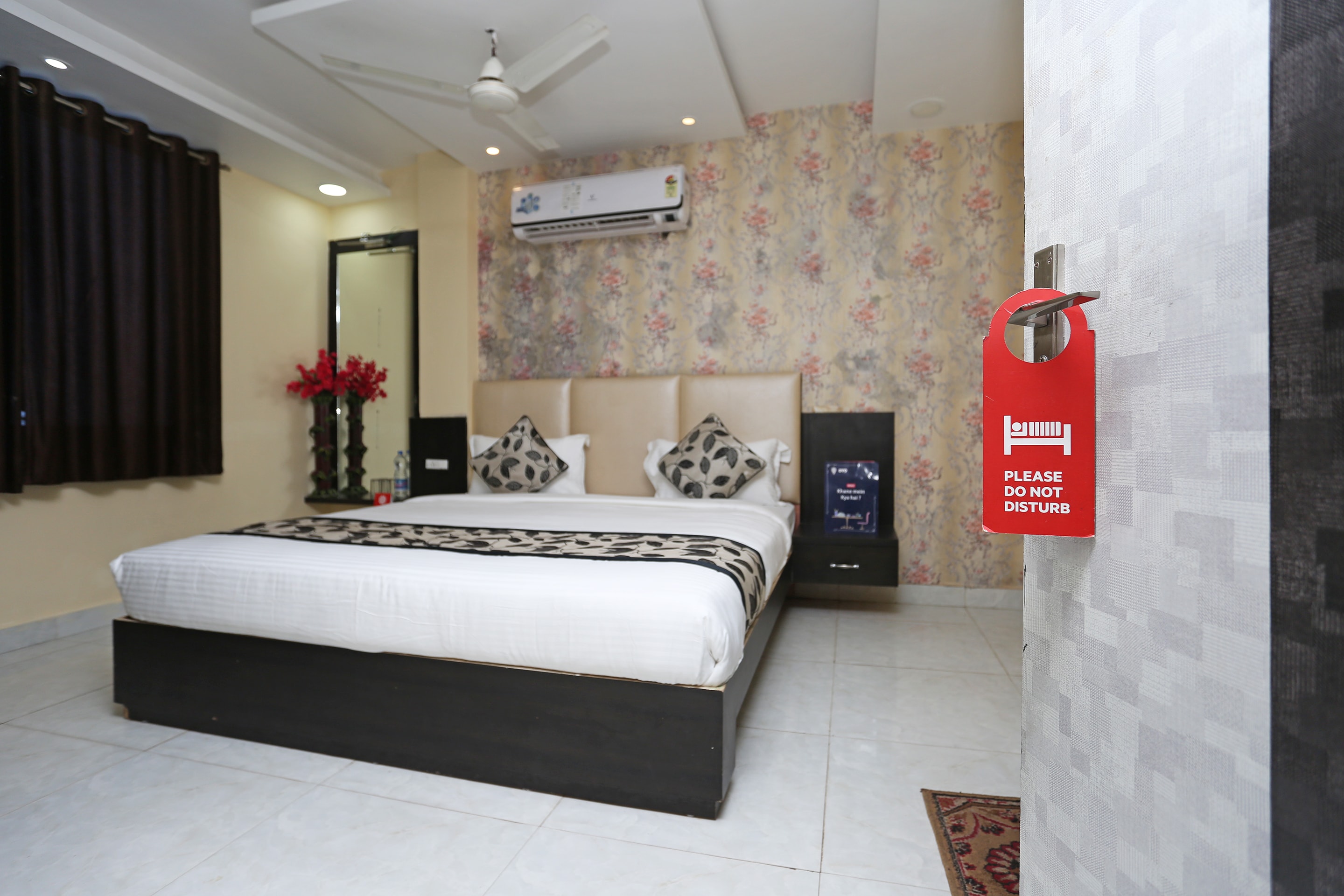 OYO Laxmi Privilege Inn - Tap to explore photos