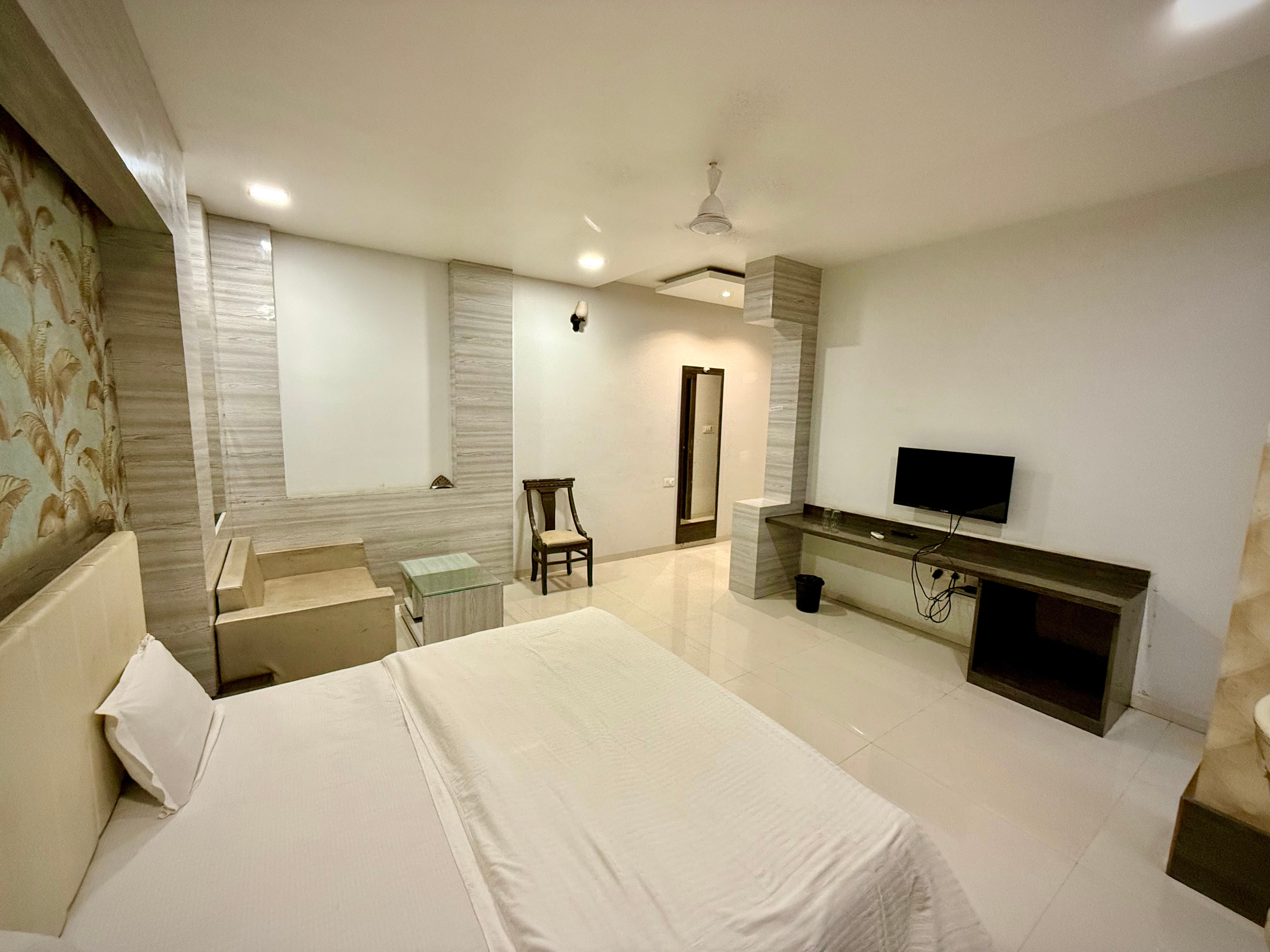 Hotel Shree Agnihotri - Tap to explore photos