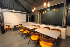 Monkey cap Tourist, Mahabaleshwar