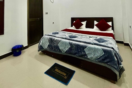 Flagship OYO Hotel Om