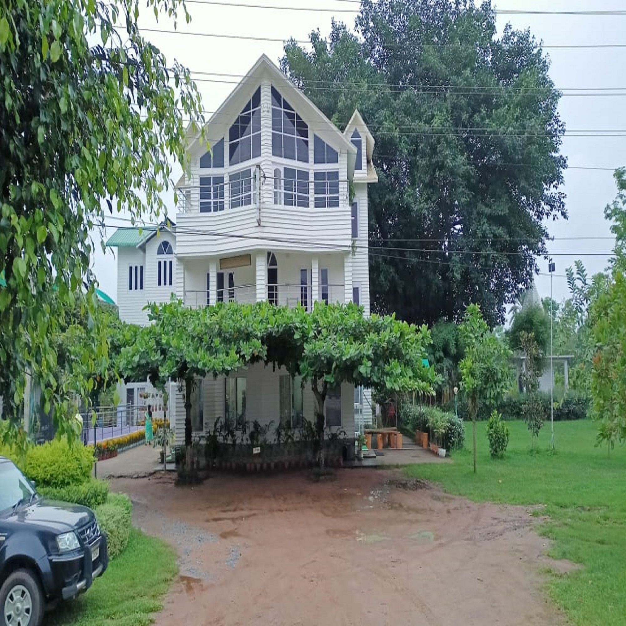 Hotel Chowdhury residency - Tap to explore photos