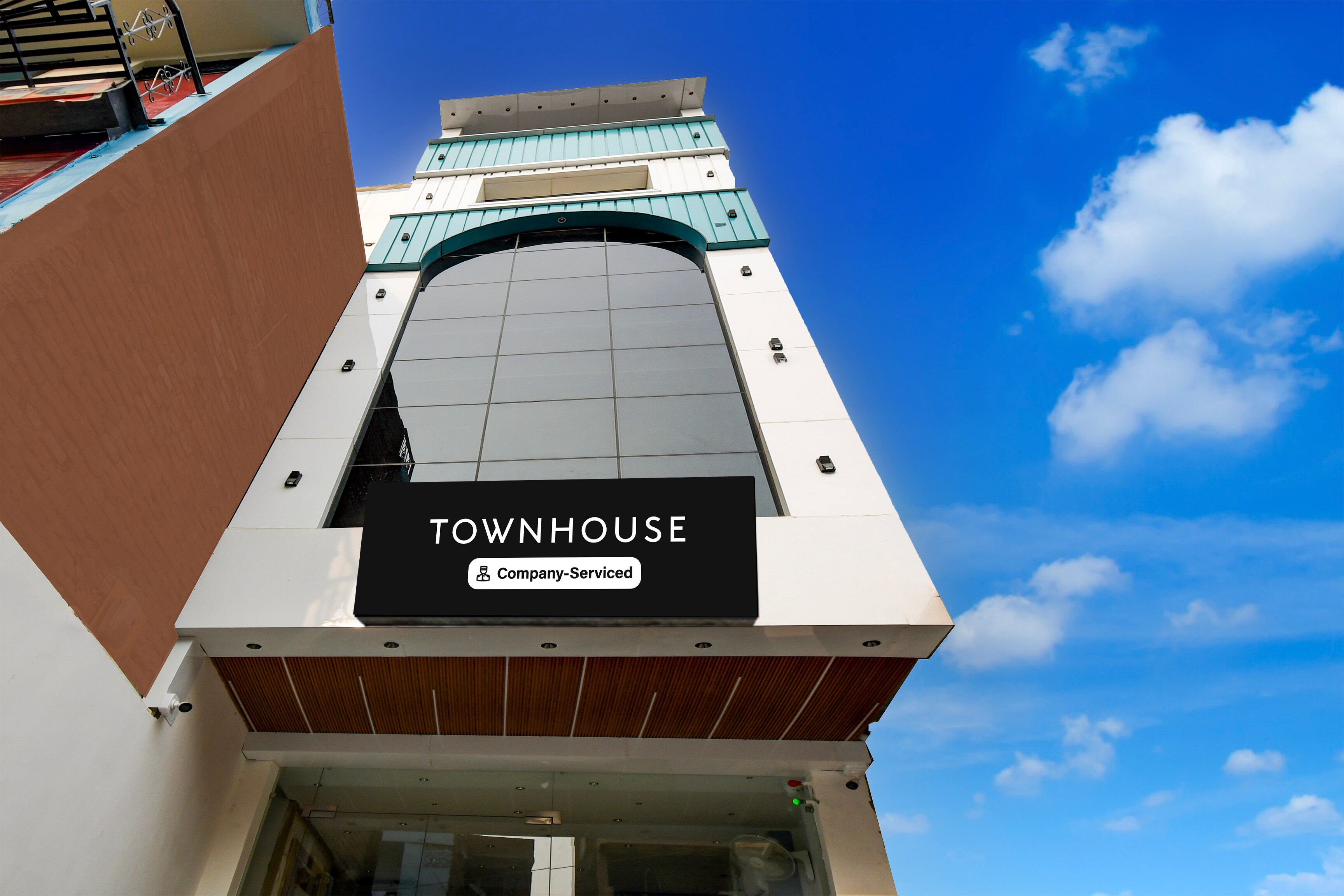 Super Townhouse Bairhana Road Prayagraj - Tap to explore photos