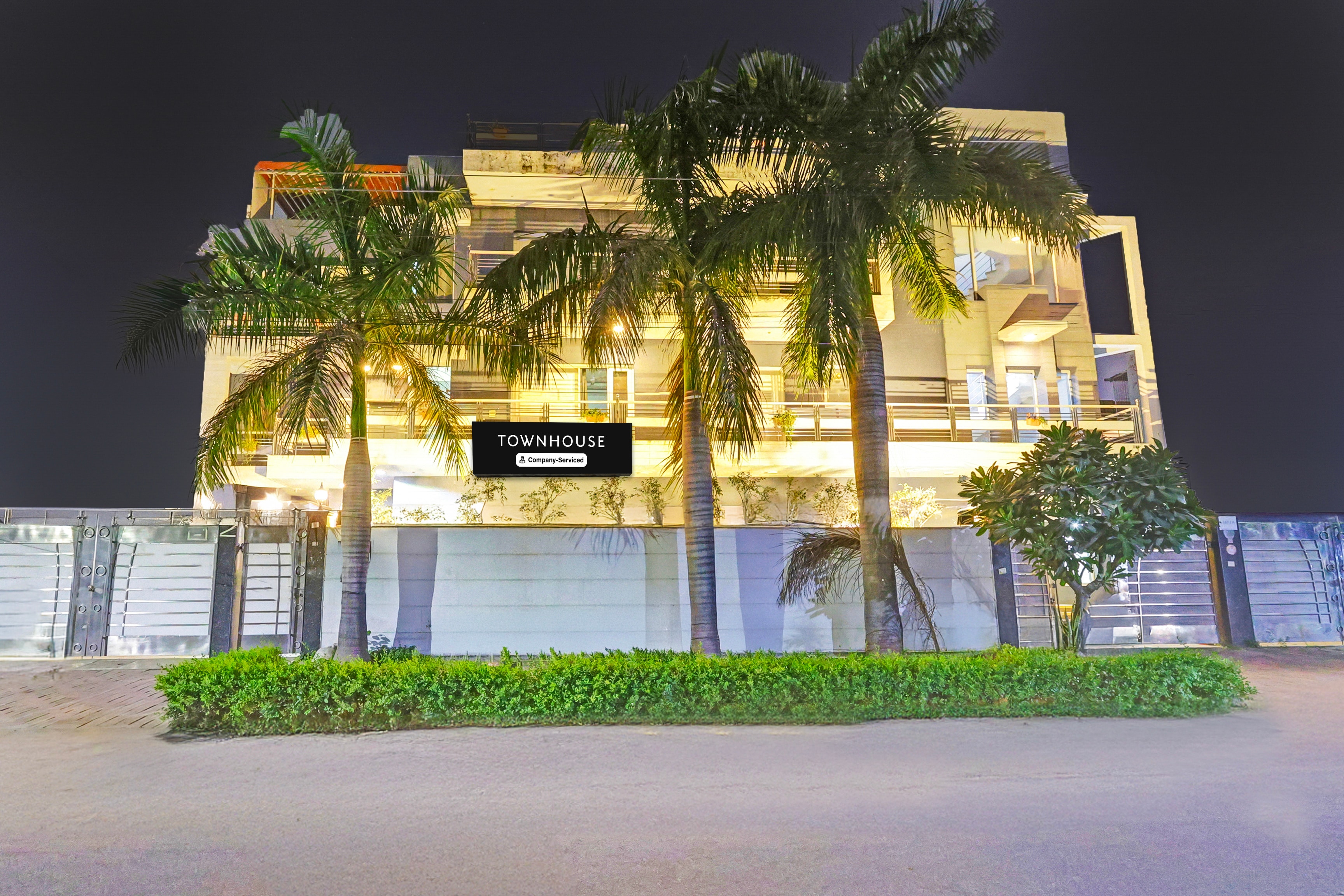 Super Townhouse Sector 49 Sohna Road - Tap to explore photos