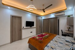 Ufairia studio apartment, Dadri
