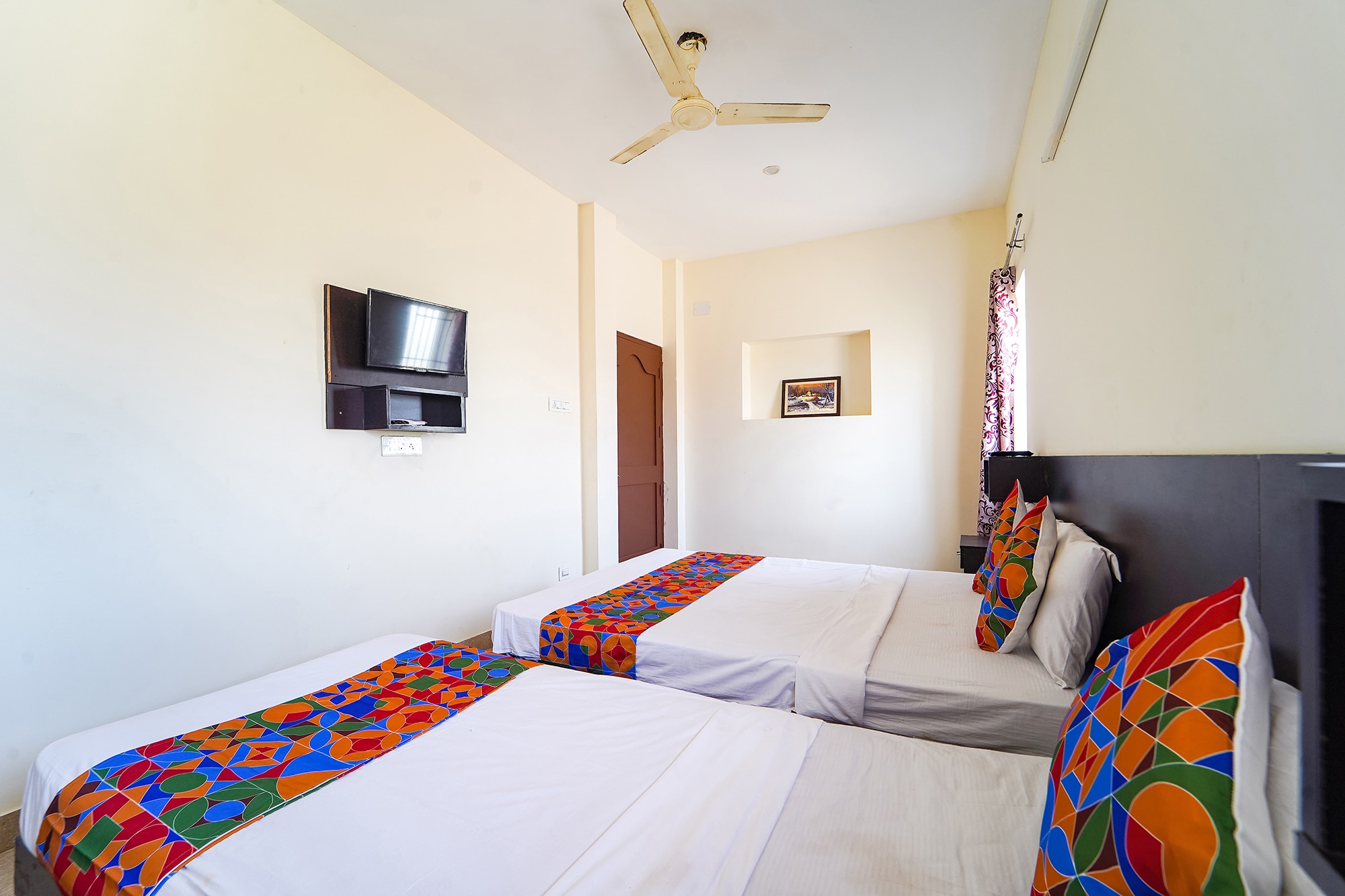 FabExpress Aarudras Residency - Nr. Coimbatore Airport - Tap to explore photos