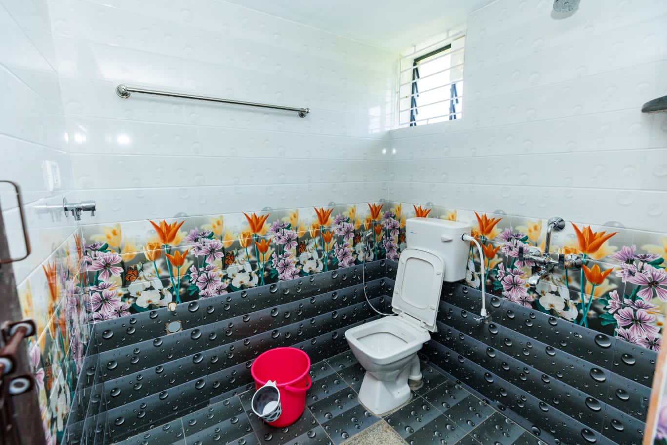 Galaxy Homestays - Tap to explore photos