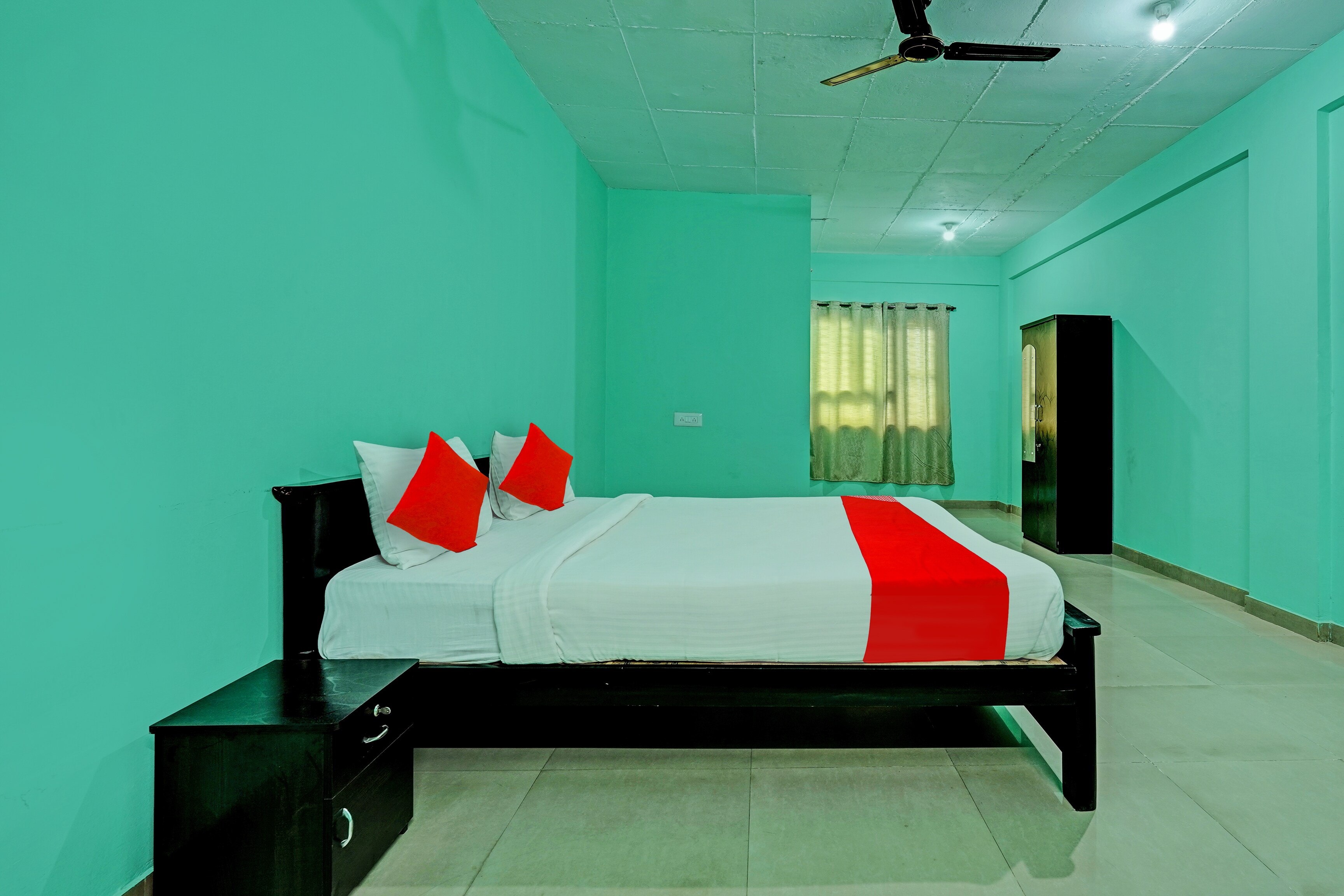 Collection O Druvi Corporate Hotel - Tap to explore photos