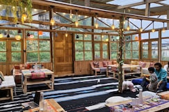 The Library Cafe & Stay, Sainj