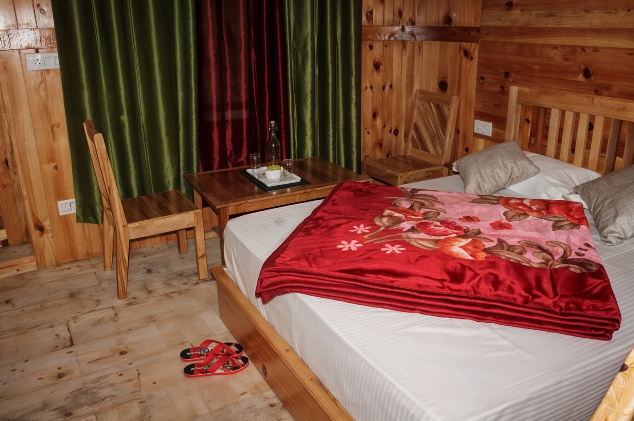 Parth River Touch 2BR Tirthan Valley| by Homeyhuts - Tap to explore photos