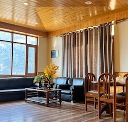 Living Room  for 1 Floor Guest