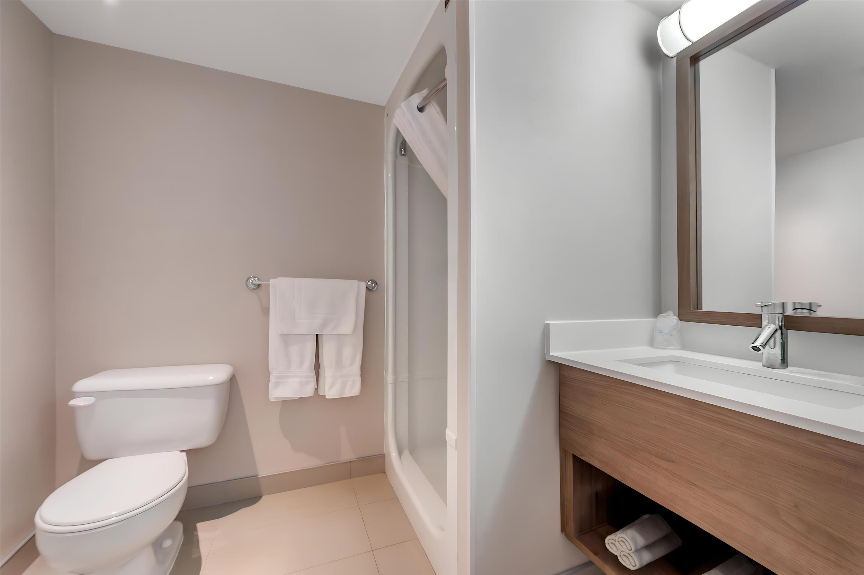 Best Western Hotel Brossard - Tap to explore photos