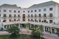 DLF CLUB 4 - Galleria Market, Gurgaon