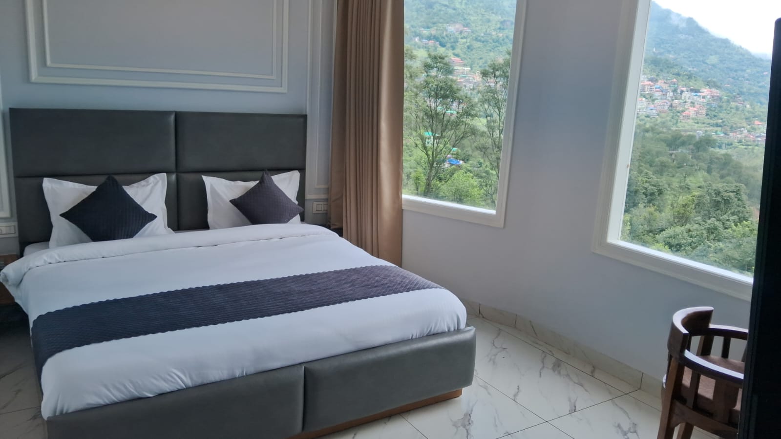 Hotel Anji Solan Hills - Tap to explore photos