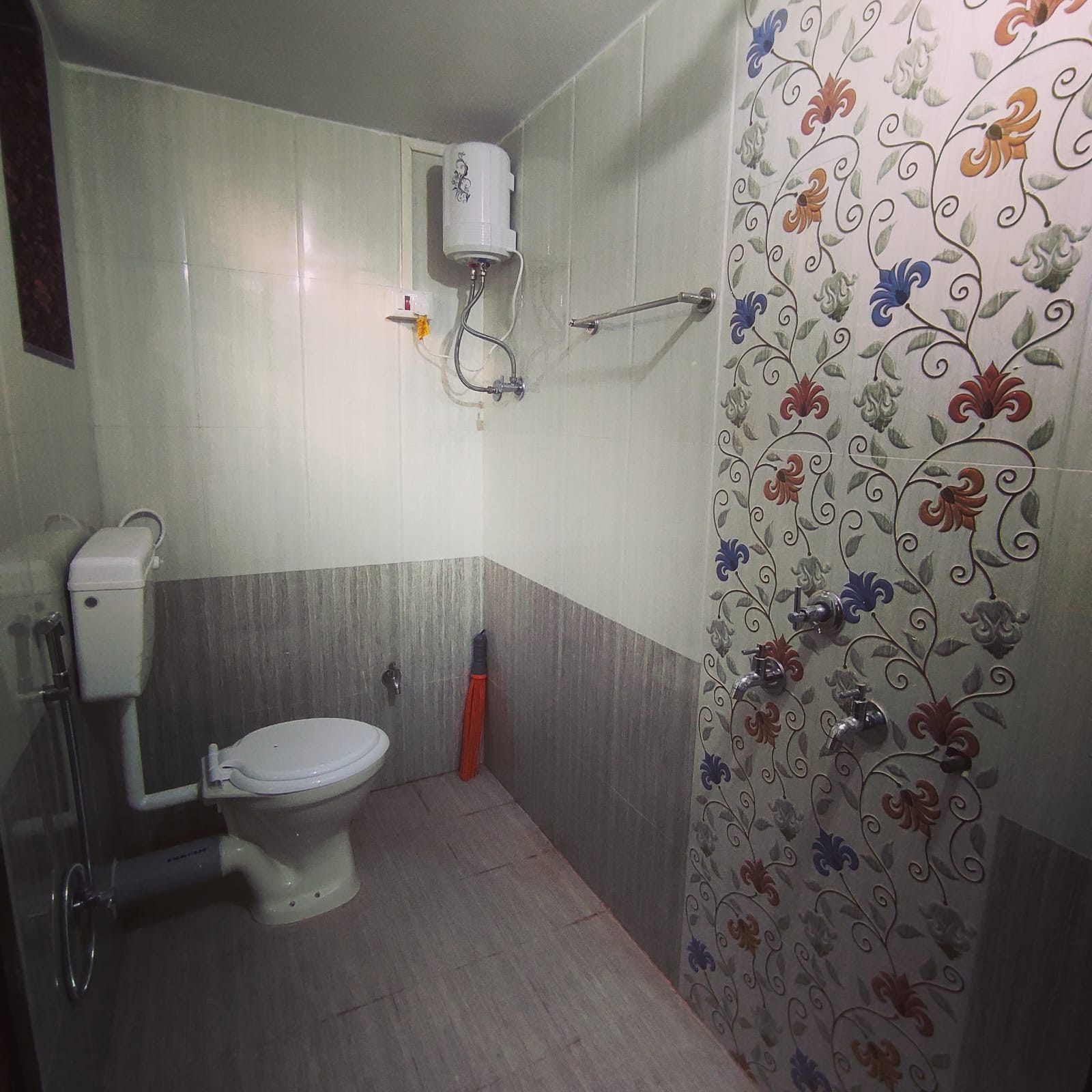 Silver Coast Holiday Home - Tap to explore photos