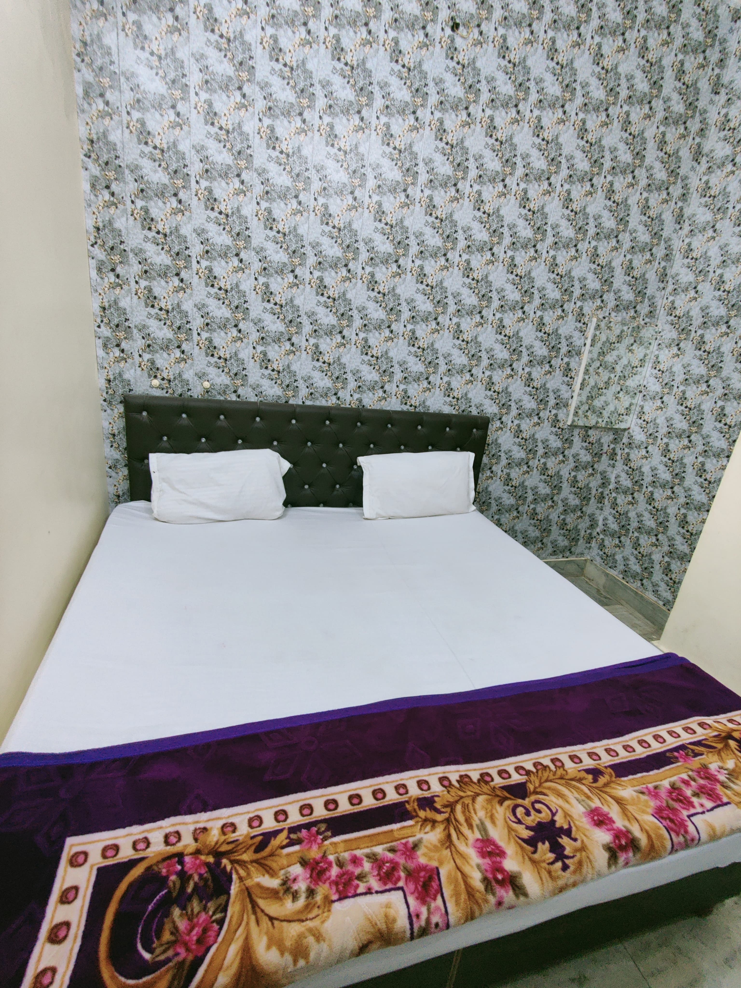 Kashi paradise Guest House - Tap to explore photos