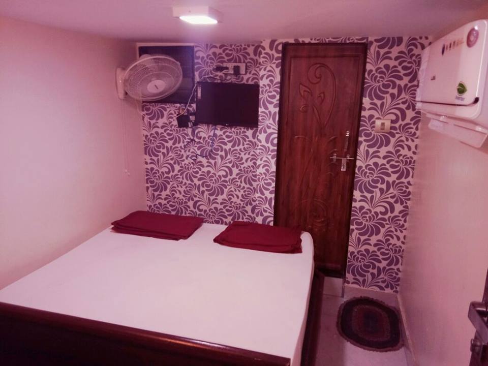 Murlidhar Guest House - Tap to explore photos