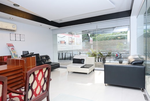 Super Townhouse Malabar Illam