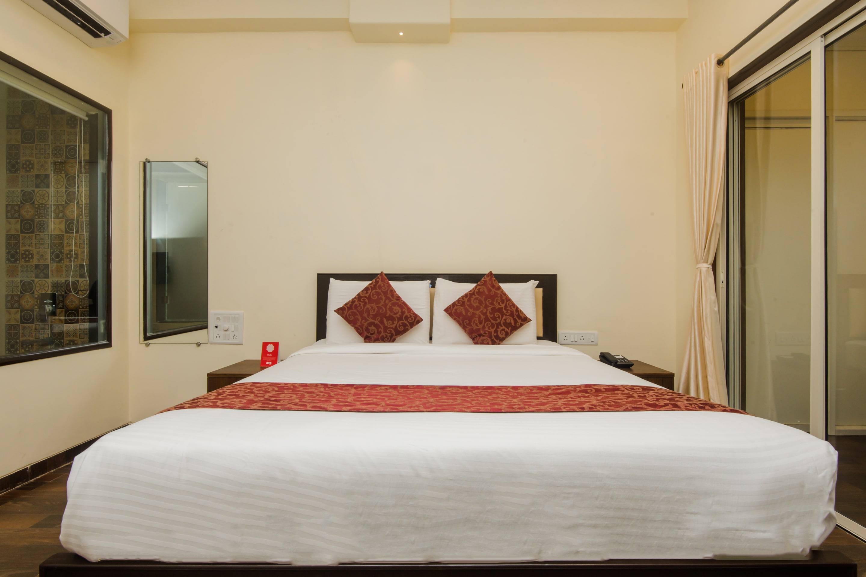 Super Hotel O Divine Residency Near Phoenix Marketcity - Tap to explore photos