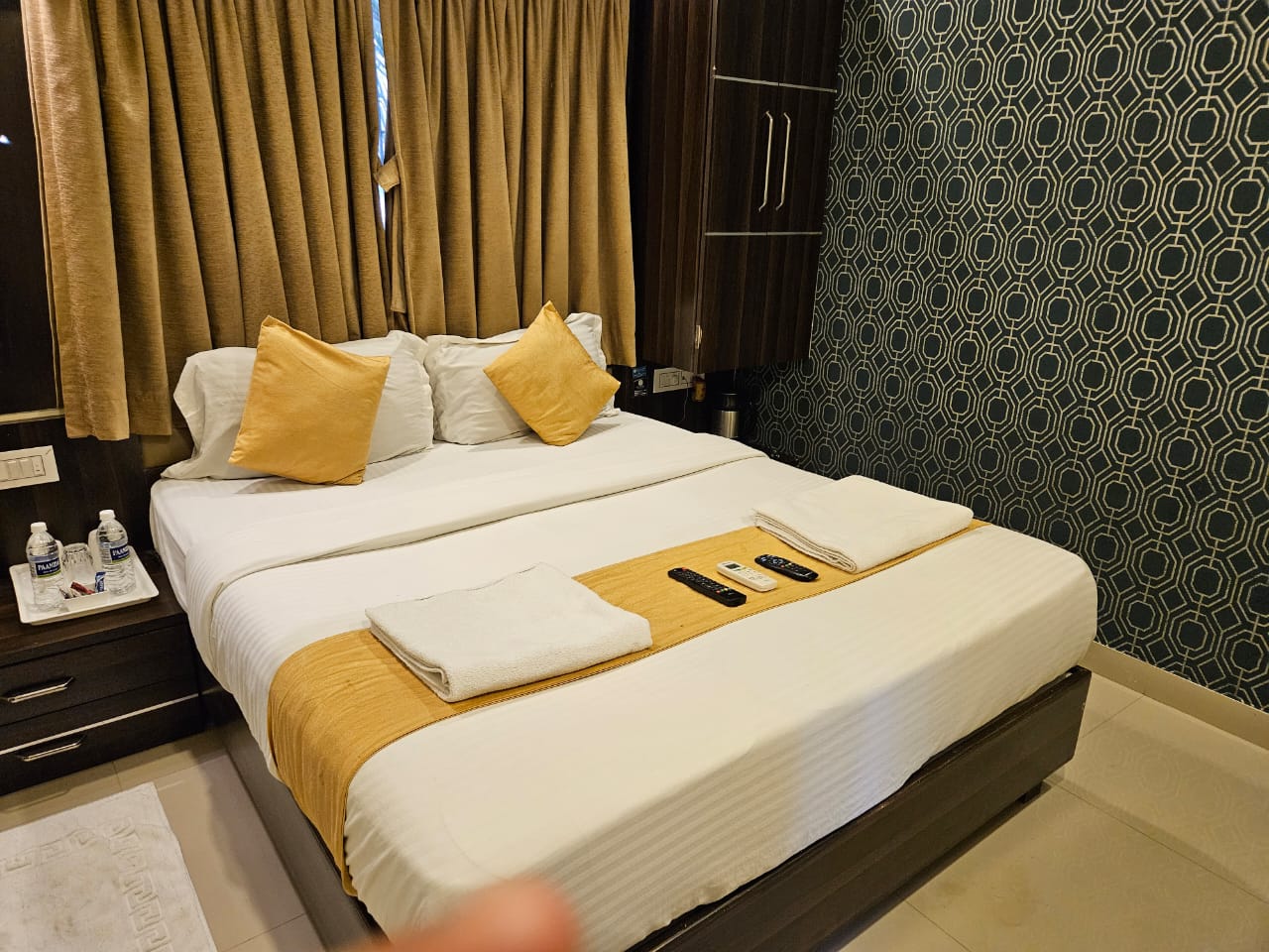 COUPLE ROOM 1
