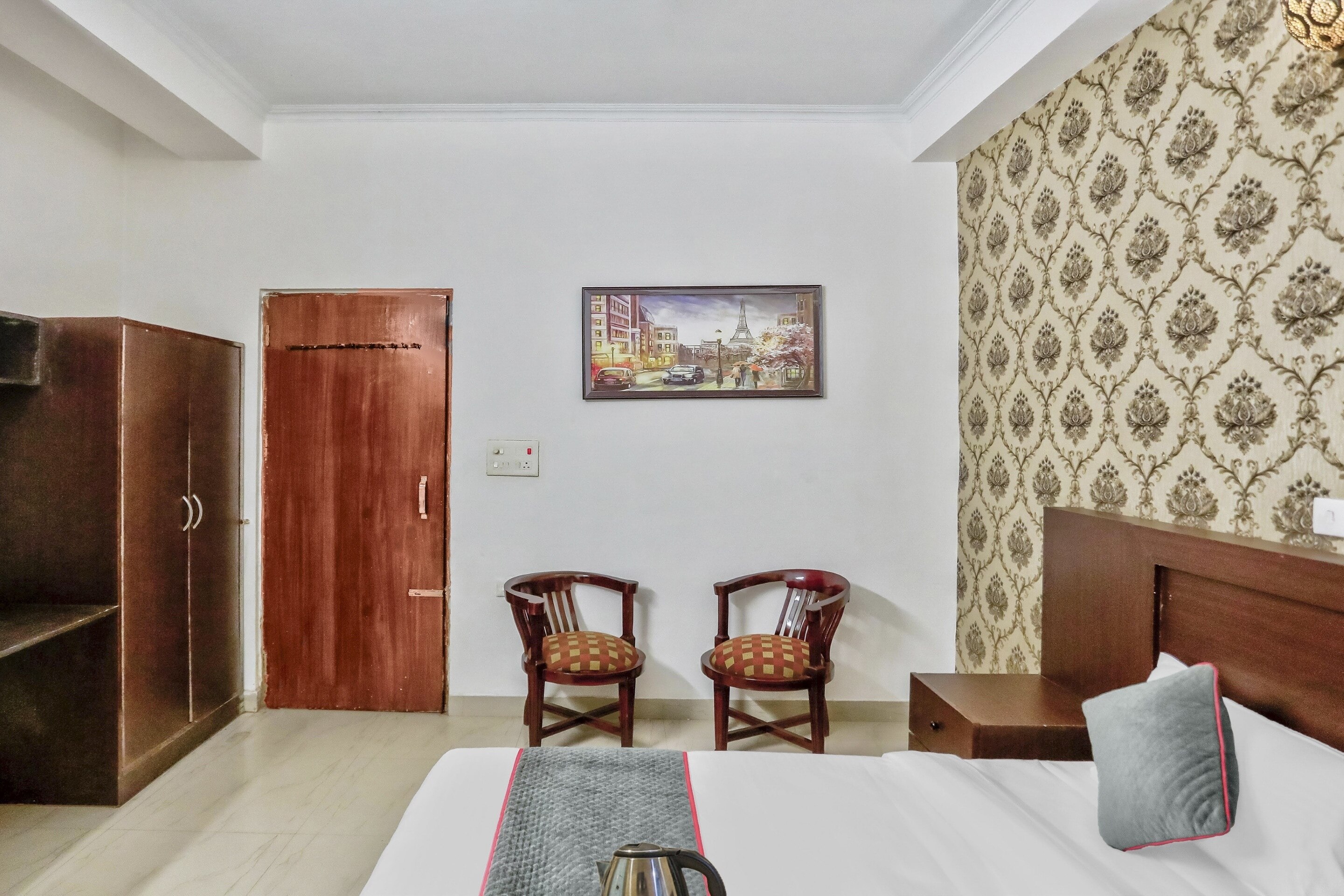 Collection O Ay Residency Near PVR Ansal Plaza Greater Noida - Tap to explore photos