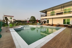 Redfox Riverview Farmhouse, Faridabad