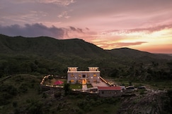 Jungle themed Bagh Haveli Pool swing Hill View, Nathdwara