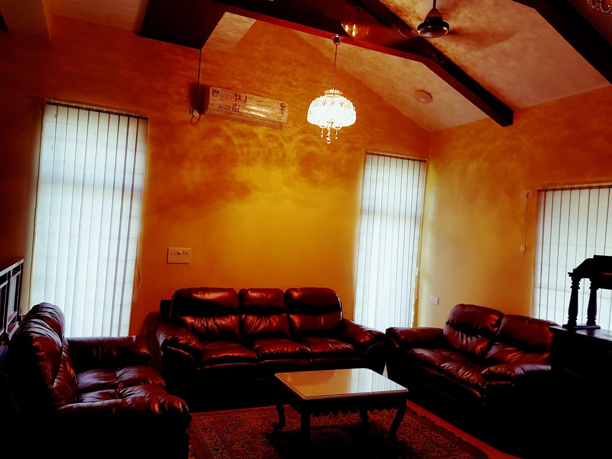 Lavasa Luxurious Bungalow - Tap to explore photos