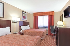 Super 8 by Wyndham Long Island City LGA Hotel, New York