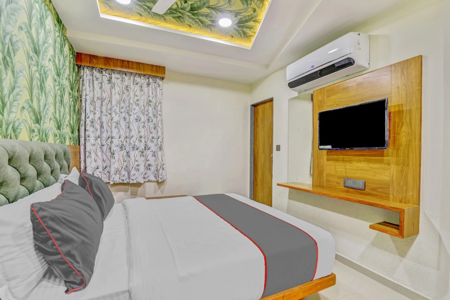 Hotel Shree Pashupati Royal - Tap to explore photos