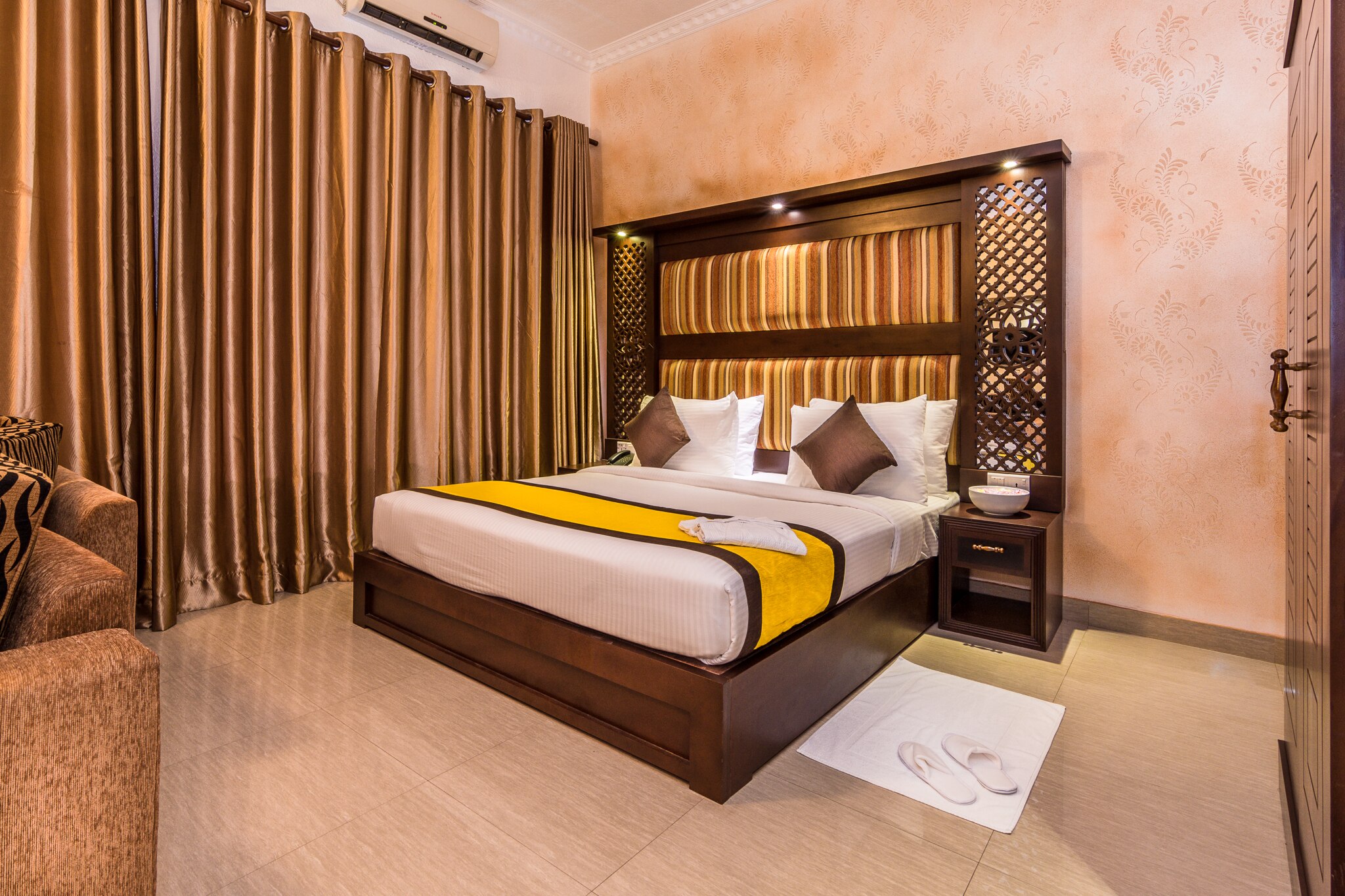 Mount Best Hotel- Mount Lavinia - Tap to explore photos