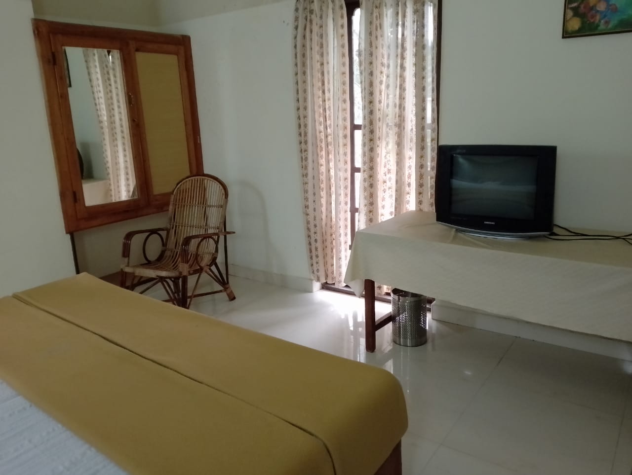 Edamala Homestay Room - Tap to explore photos