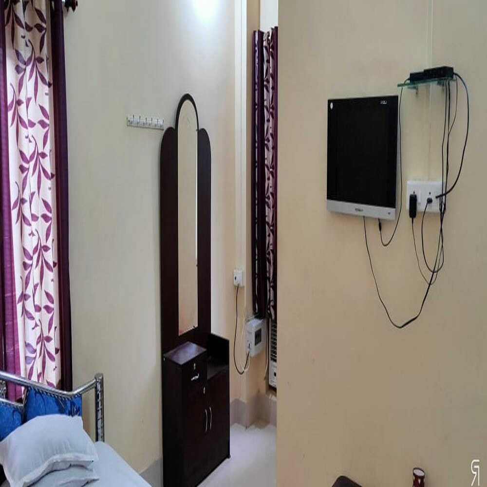 Hotel Baroda - Tap to explore photos