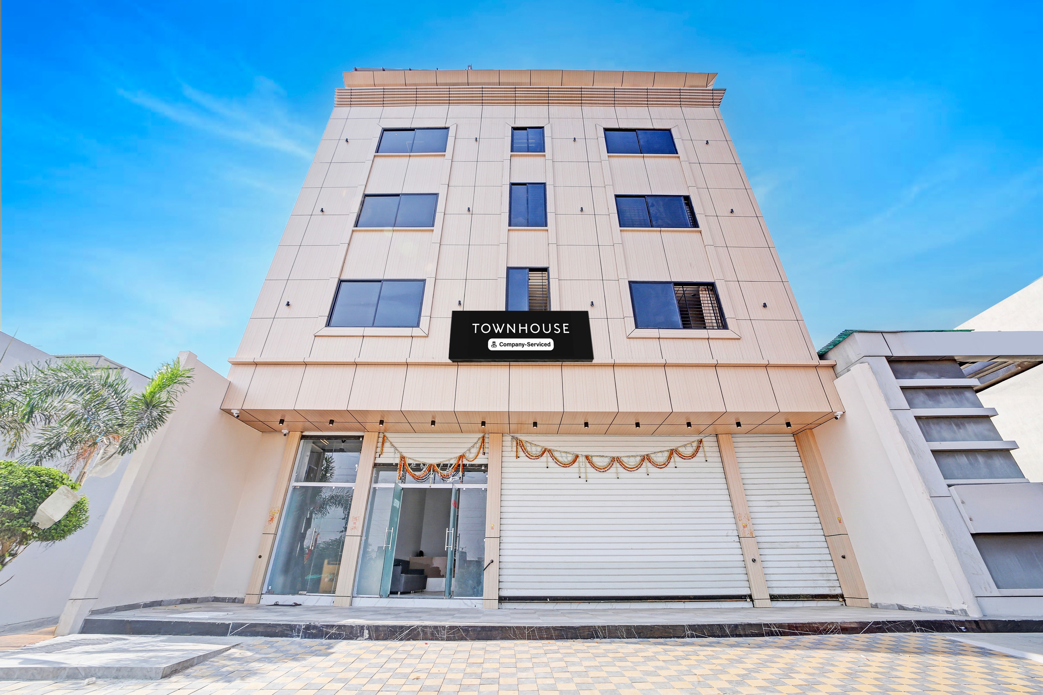 Super Townhouse LIG Main Road Indore - Tap to explore photos