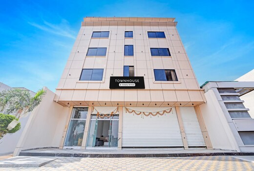 Super Townhouse LIG Main Road Indore