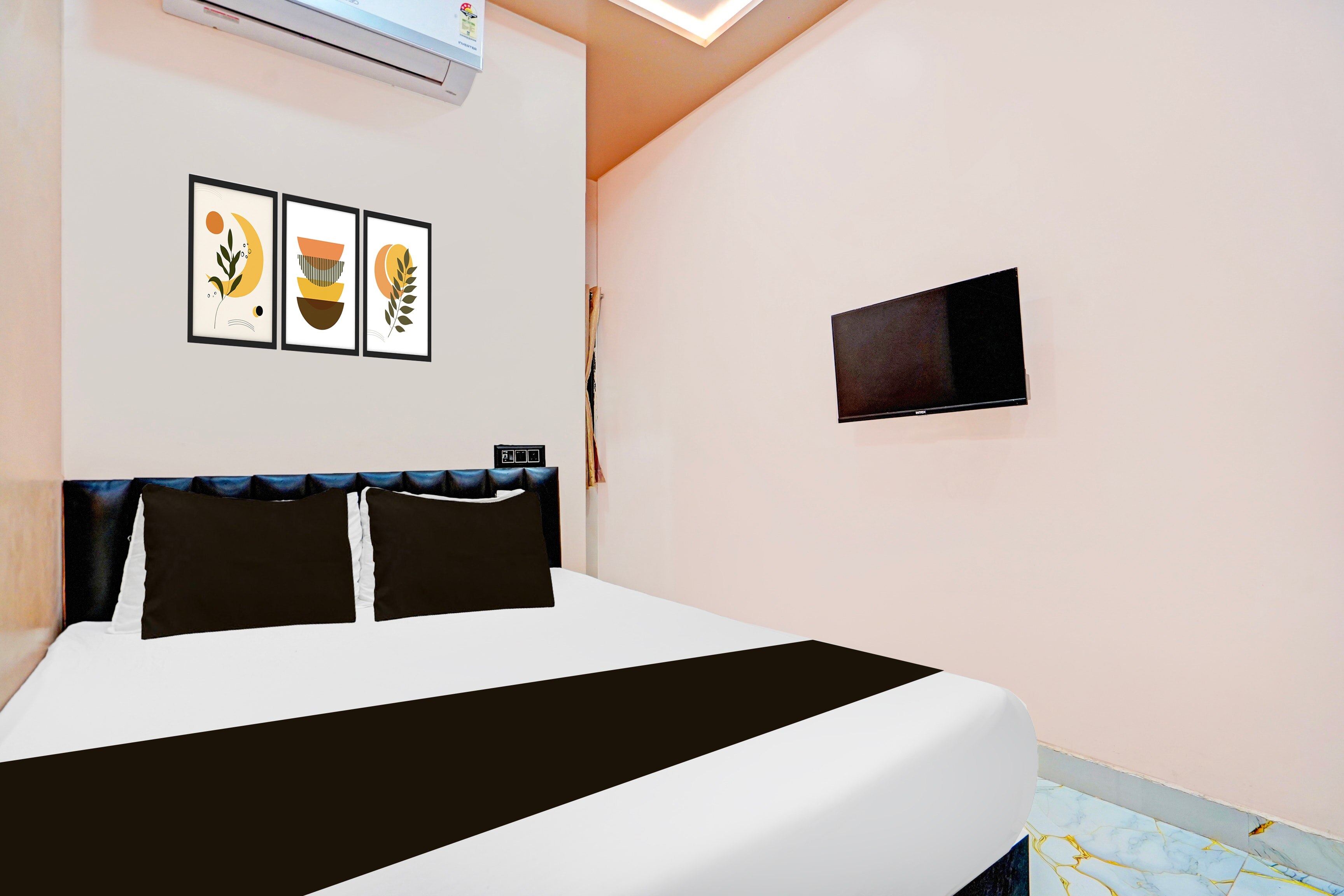 SPOT ON The hotel sogo - Tap to explore photos