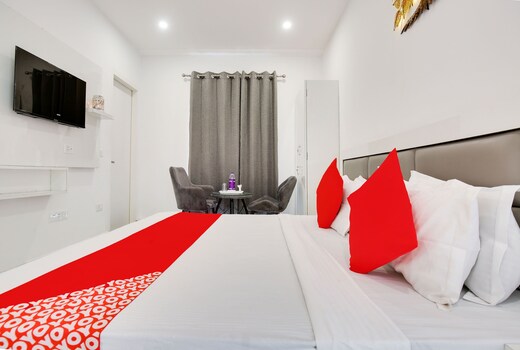 Hotel O Sky White House