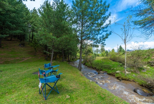 StayVista at Teak @ Swiss Chalet - Tangmarg 