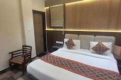 Hotel Golden Wings @2 Minute Walk from New Delhi Railway Station, Delhi
