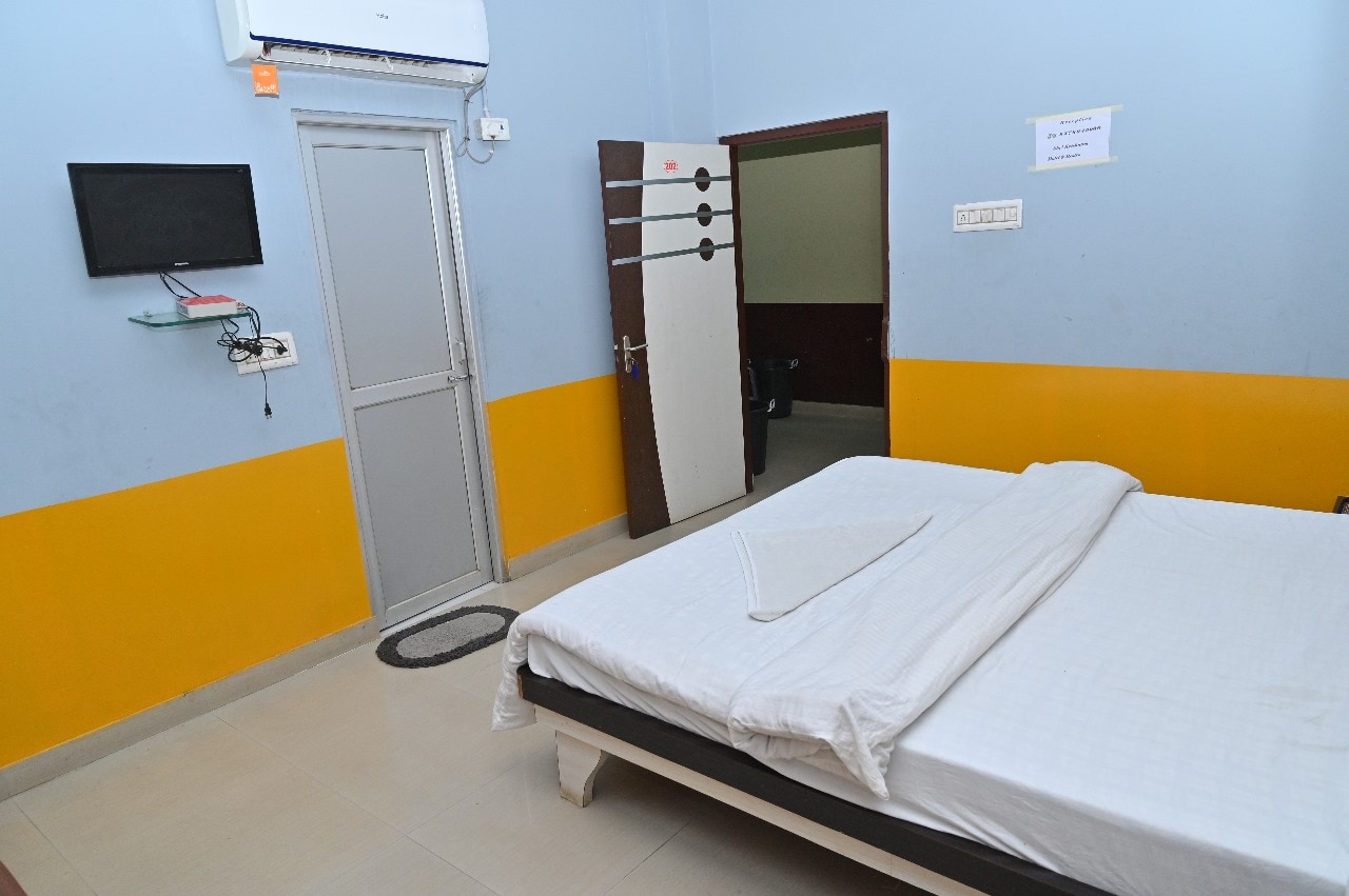 Hotel Krishnam Resort - Tap to explore photos