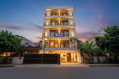 Via Chaudhary Palace, Delhi