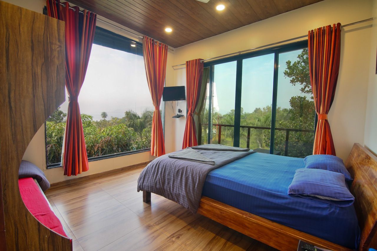 Lake View Glass Cottages 1