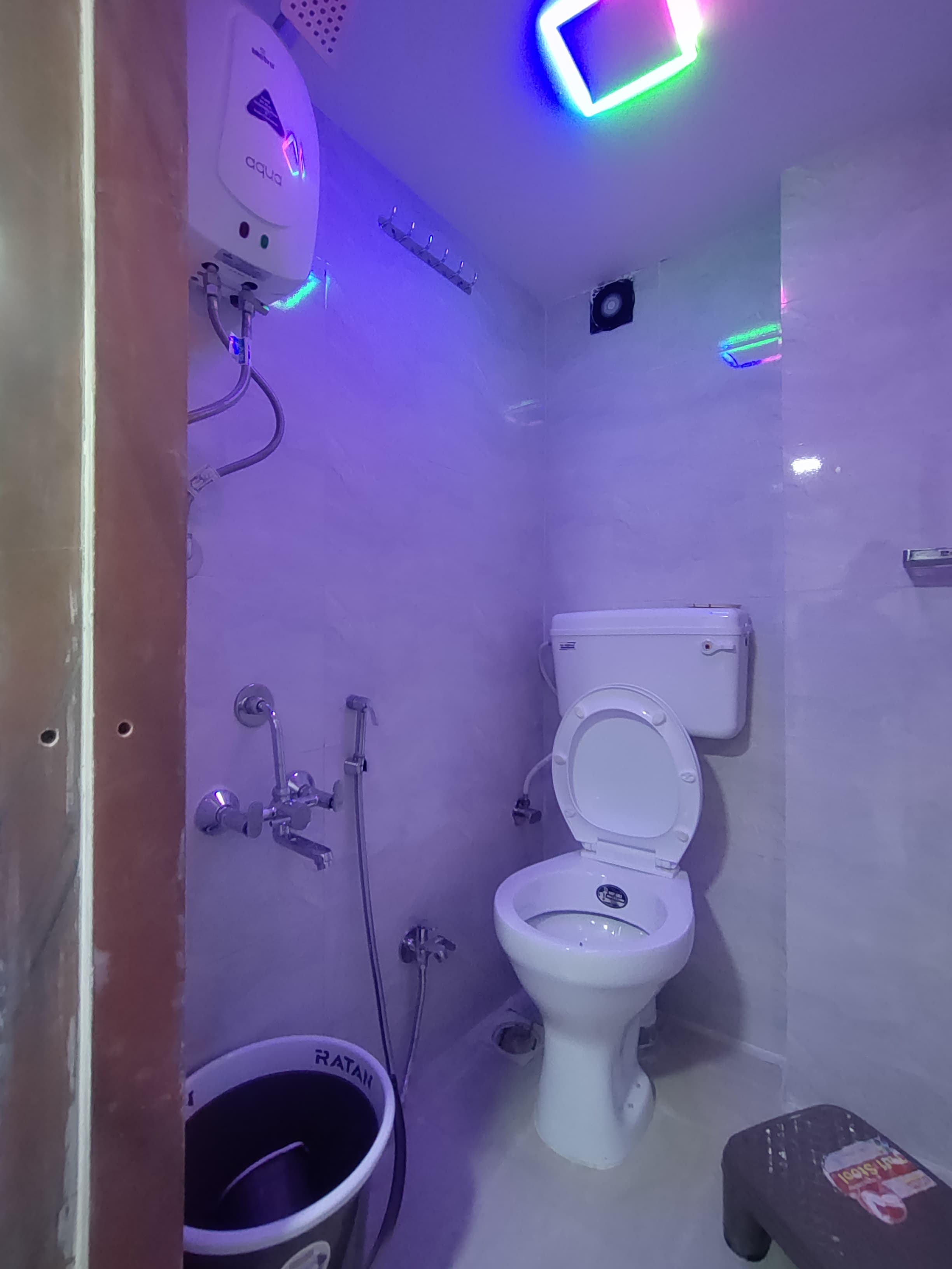 Relax hotel kurla - Tap to explore photos