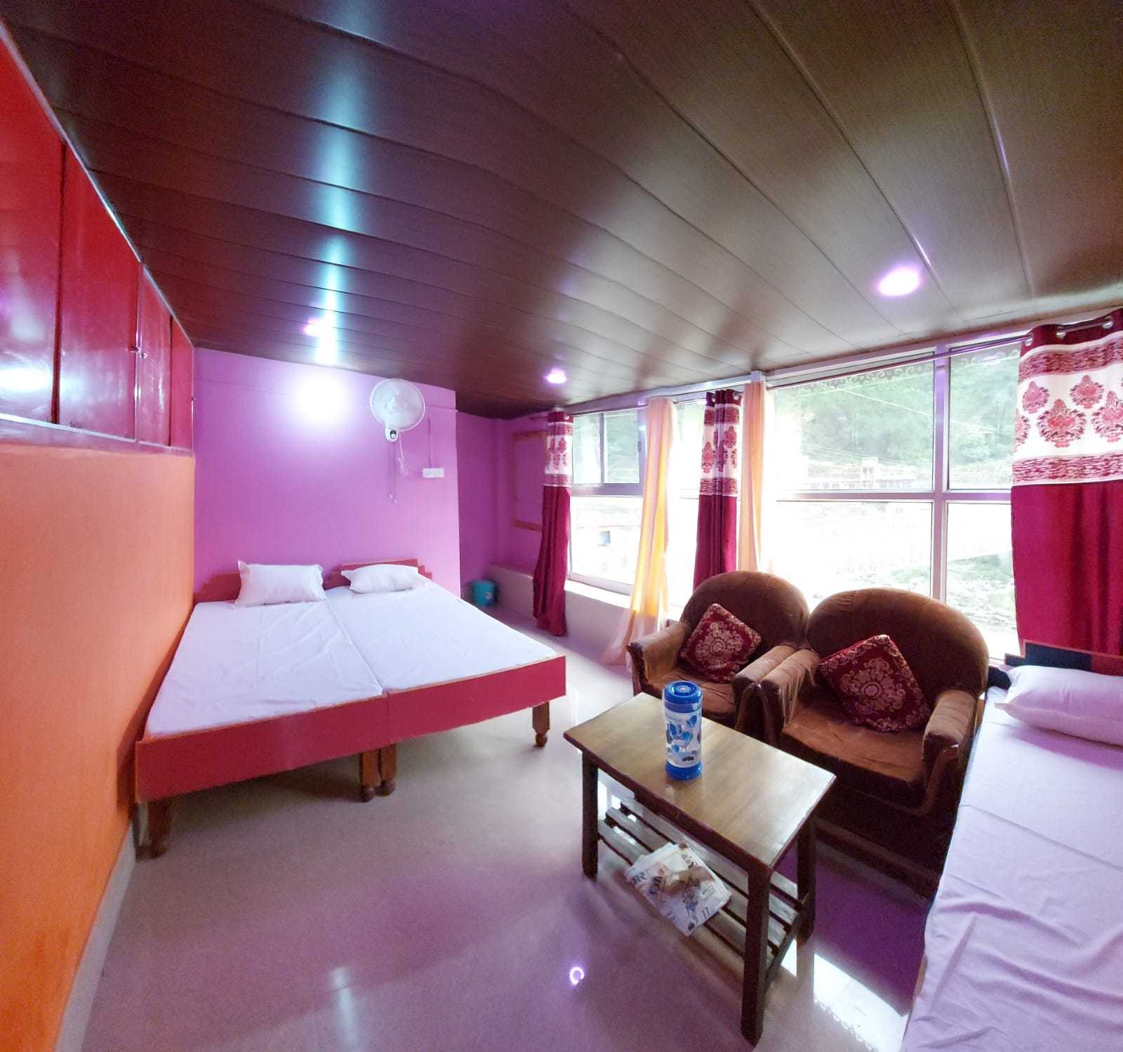 Homestay Near Kashi Vishwanath Temple - Tap to explore photos