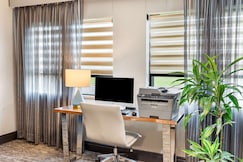 Best Western Oswego Hotel, Bureau