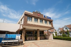 FabHotel Elysian Grand - 3 kms from Chaudhary Charan Singh International Airport Lucknow, Lucknow