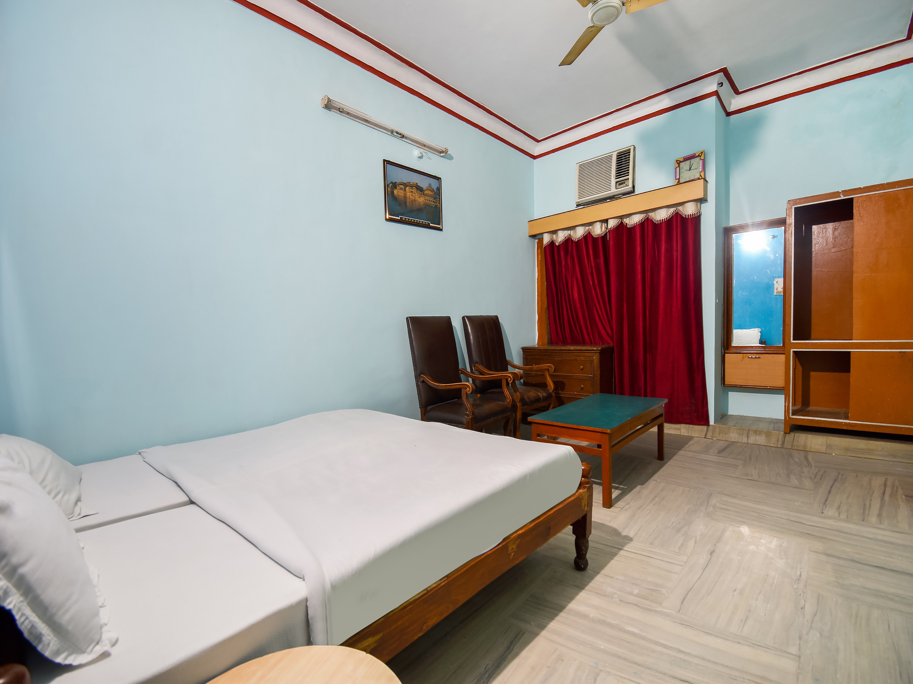 Hotel Shalimar - Tap to explore photos
